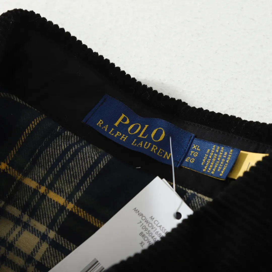 P370 #R52 Ralph Lauren vintage vintage corduroy lapel thickened cotton jacket. Same style for men and women. I bought this style at a second-hand store in Shanghai for a long time. This style is a thin cotton jacket. The difference is from the pictures on the market. The fabric is high-density sand-washed pure cotton fabric. Custom-woven corduroy fabric. It feels delicate and smooth. Thick. Lined plaid lining. Mold-opening hardware accessories. Customized pocket labels. All original versions are consistent and exquisite in workmanship. The accessories are complete and the quality is as good as ever. It is only reflected in the details. Color: Khaki Black Size: M L